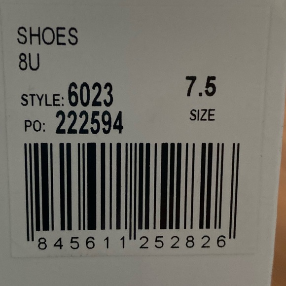 Gorgeous brand new in the box Cabi shoes. - Picture 3 of 3